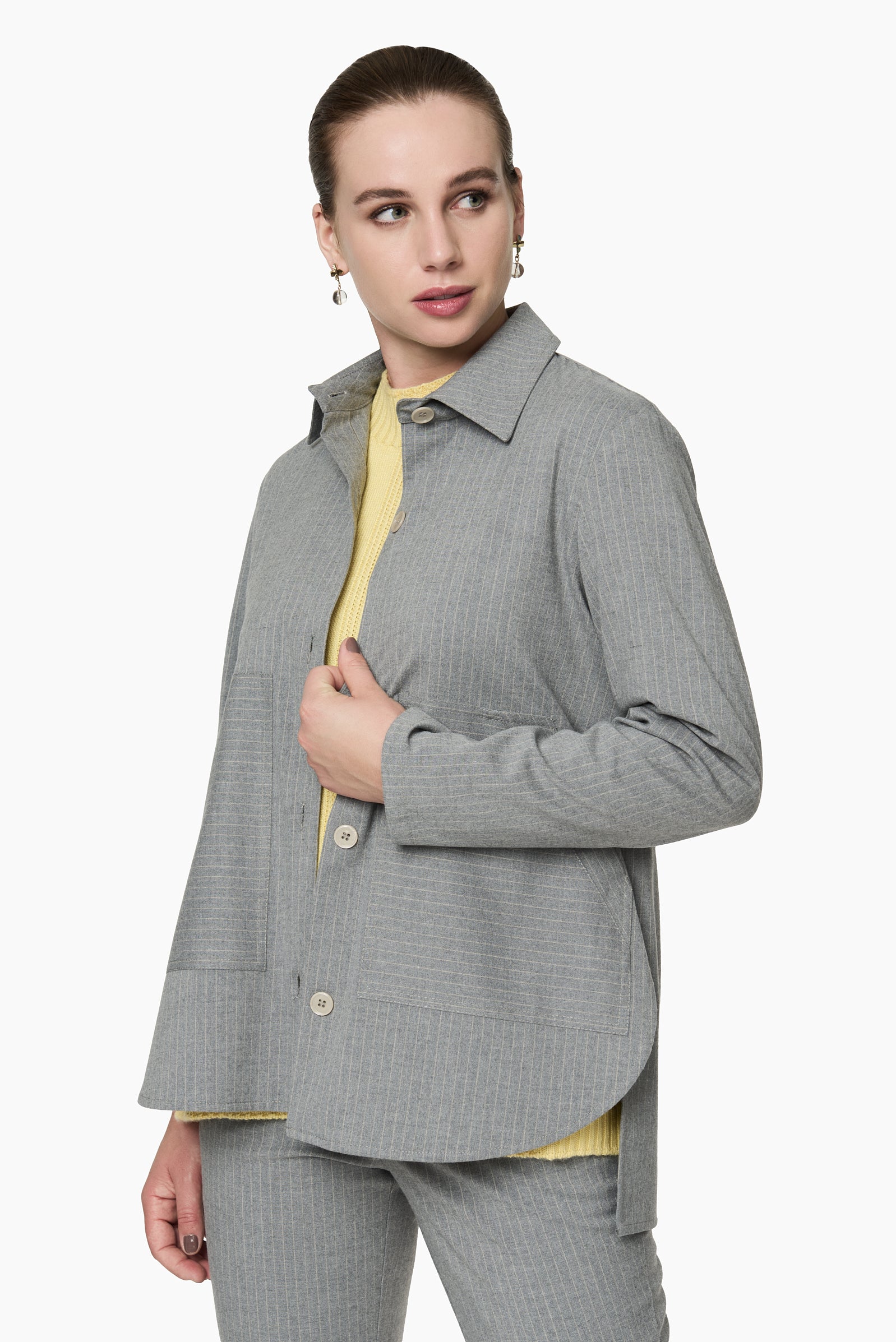 Casaca Rayada Irregular Bolsillos_Gris