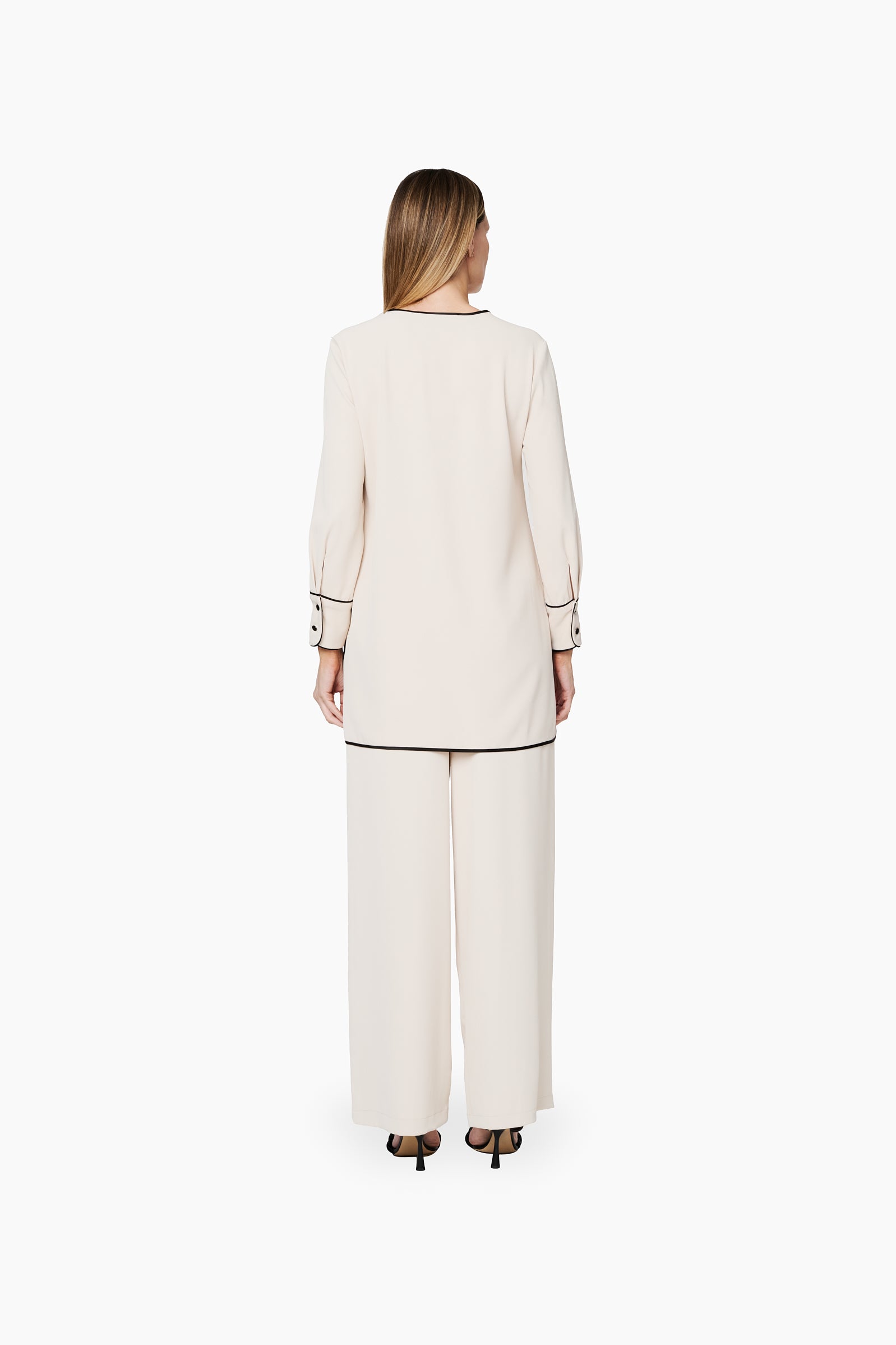 Kimono Corto Cinta Negra Costado _ Crema