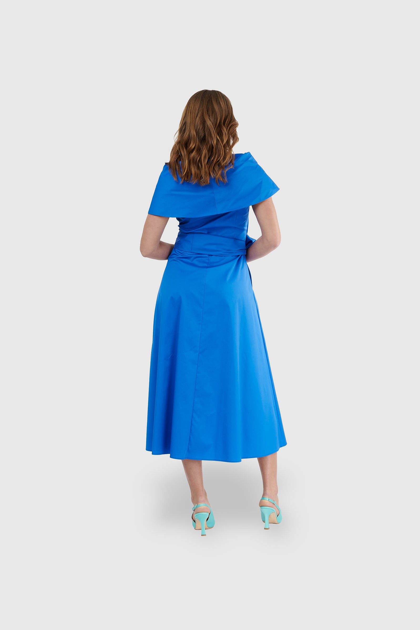 Vestido midi cruzado cuello marinero azul rey