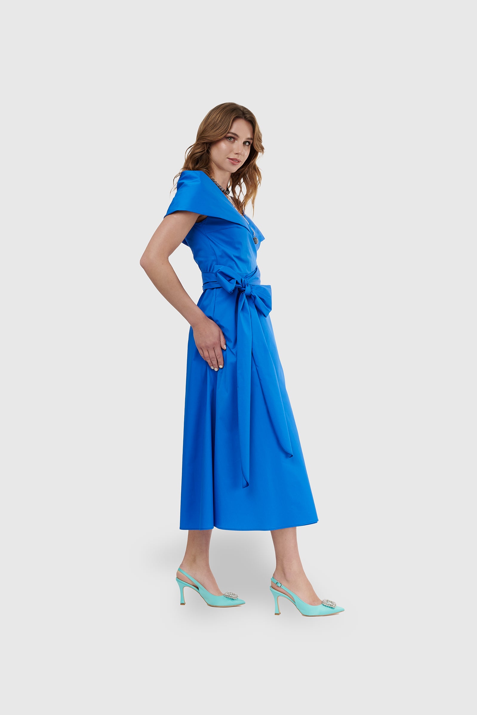 Vestido midi cruzado cuello marinero azul rey