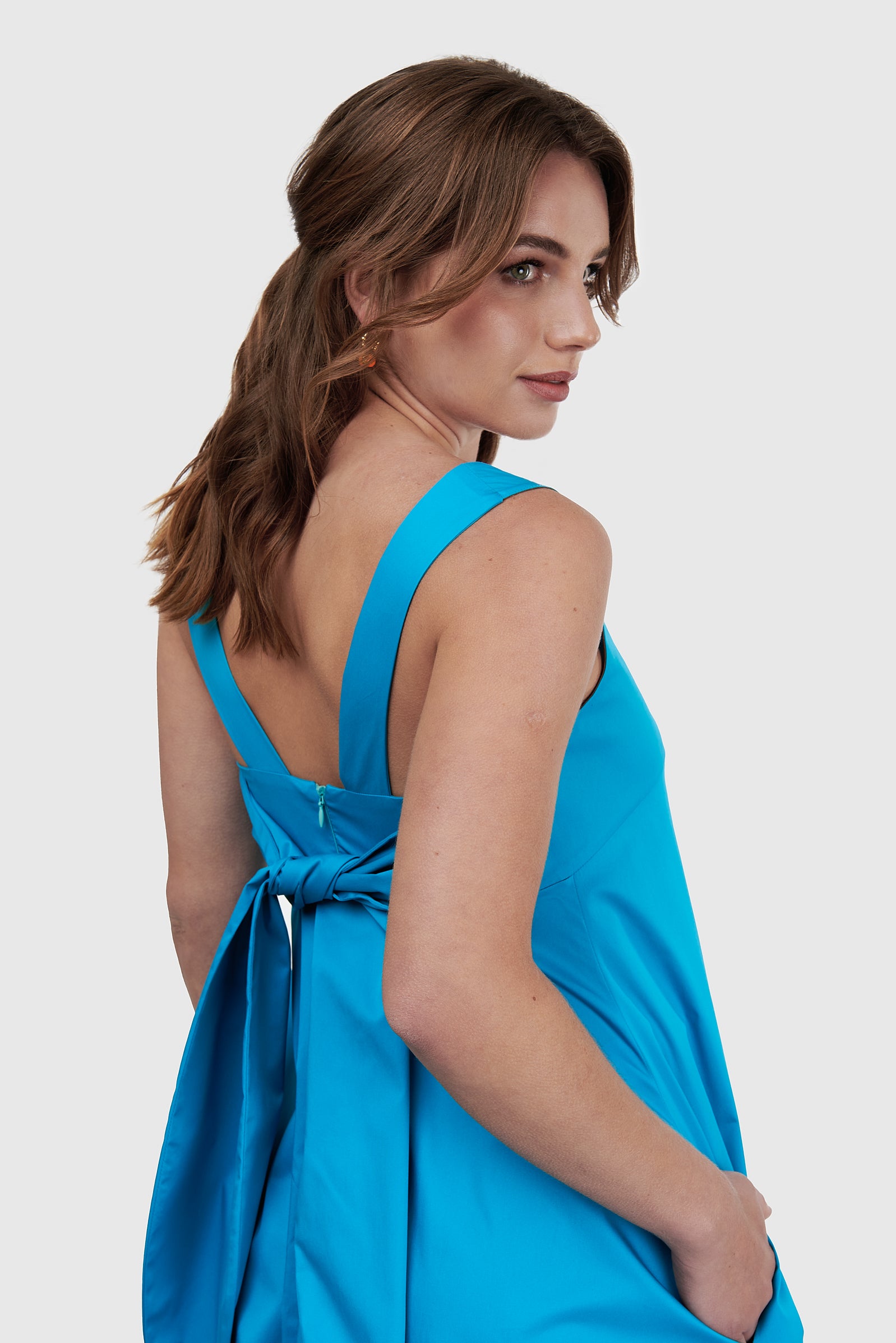 Vestido largo solera lazo atrás turquesa