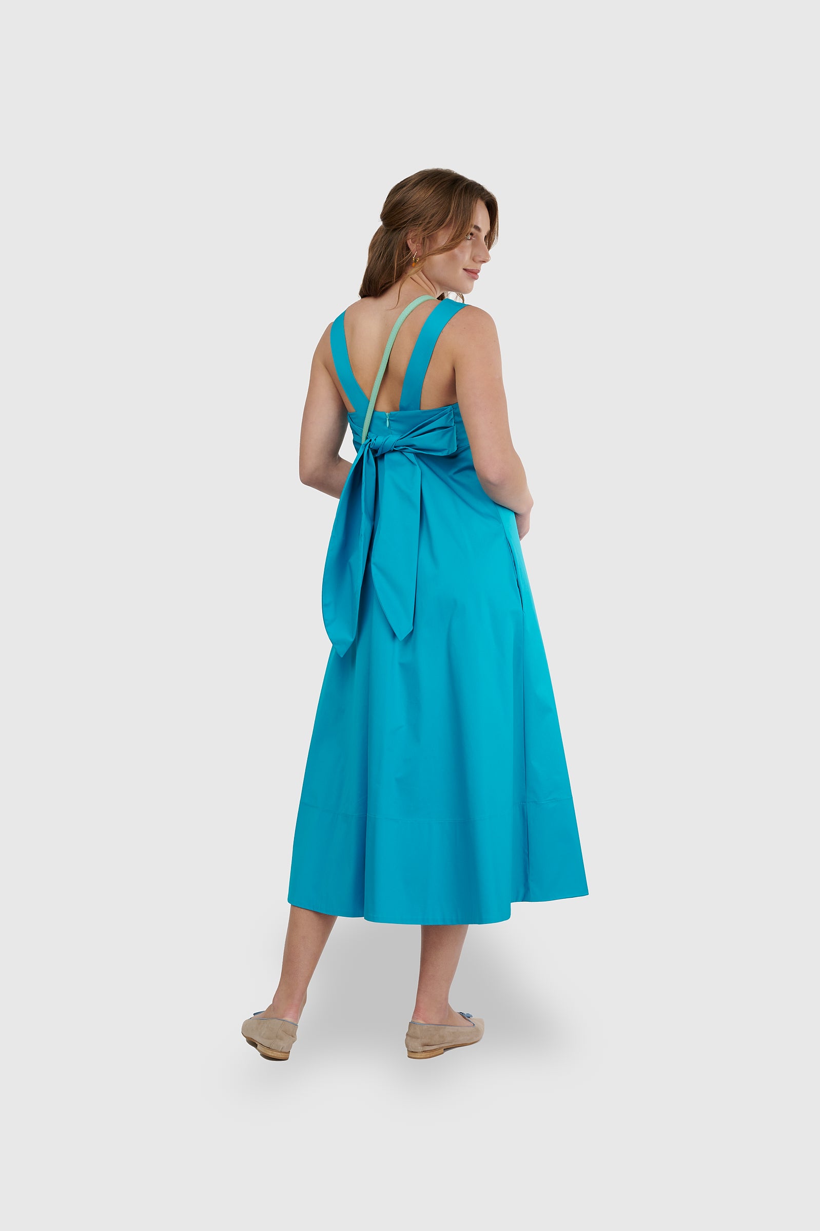 Vestido largo solera lazo atrás turquesa