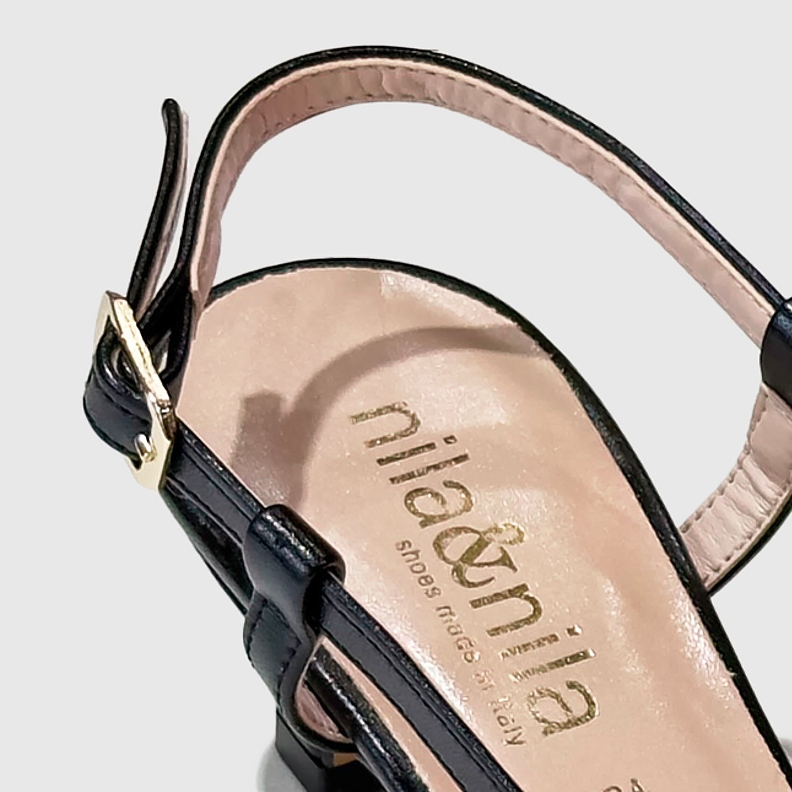 Zapato medio punta corres talón negro