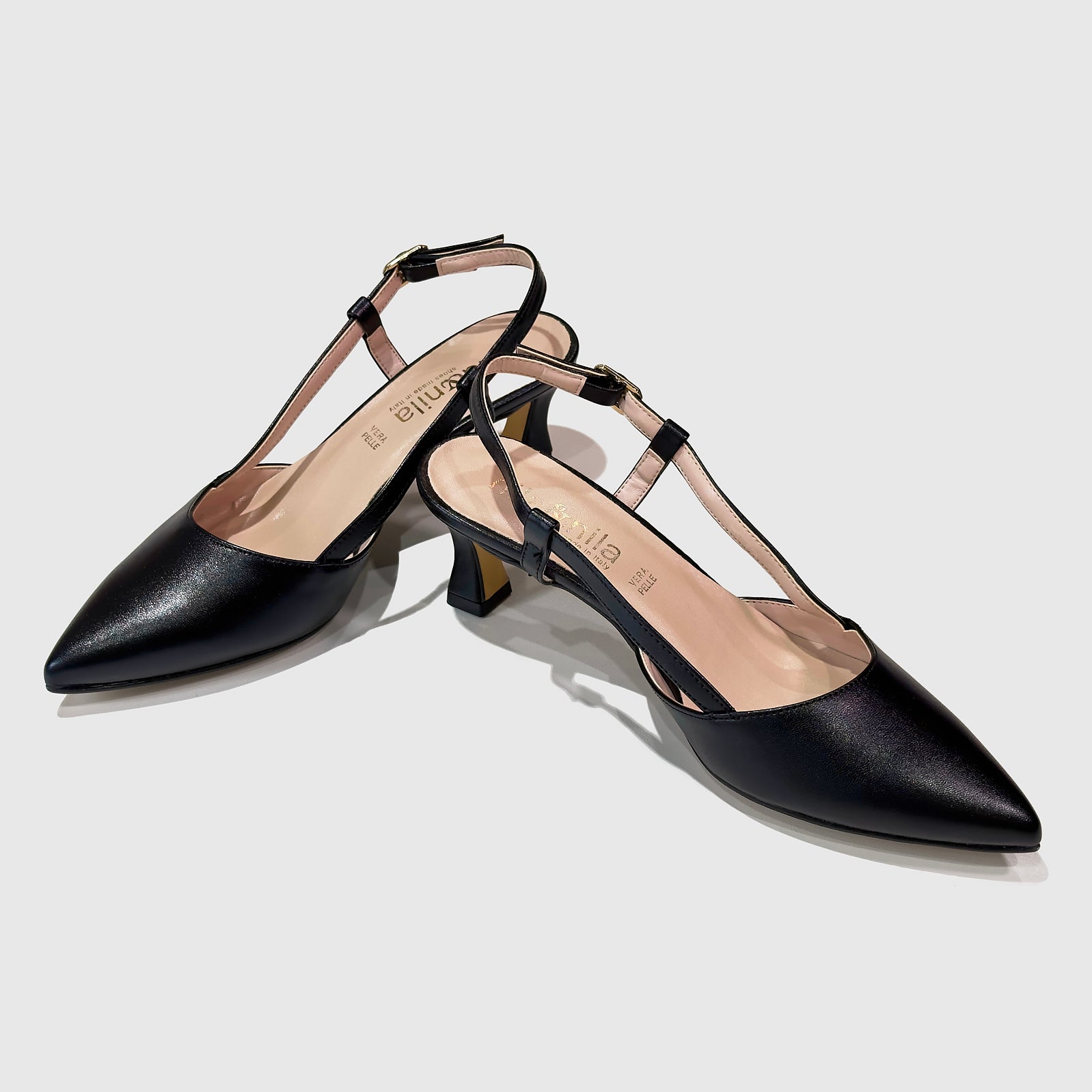 Zapato medio punta corres talón negro