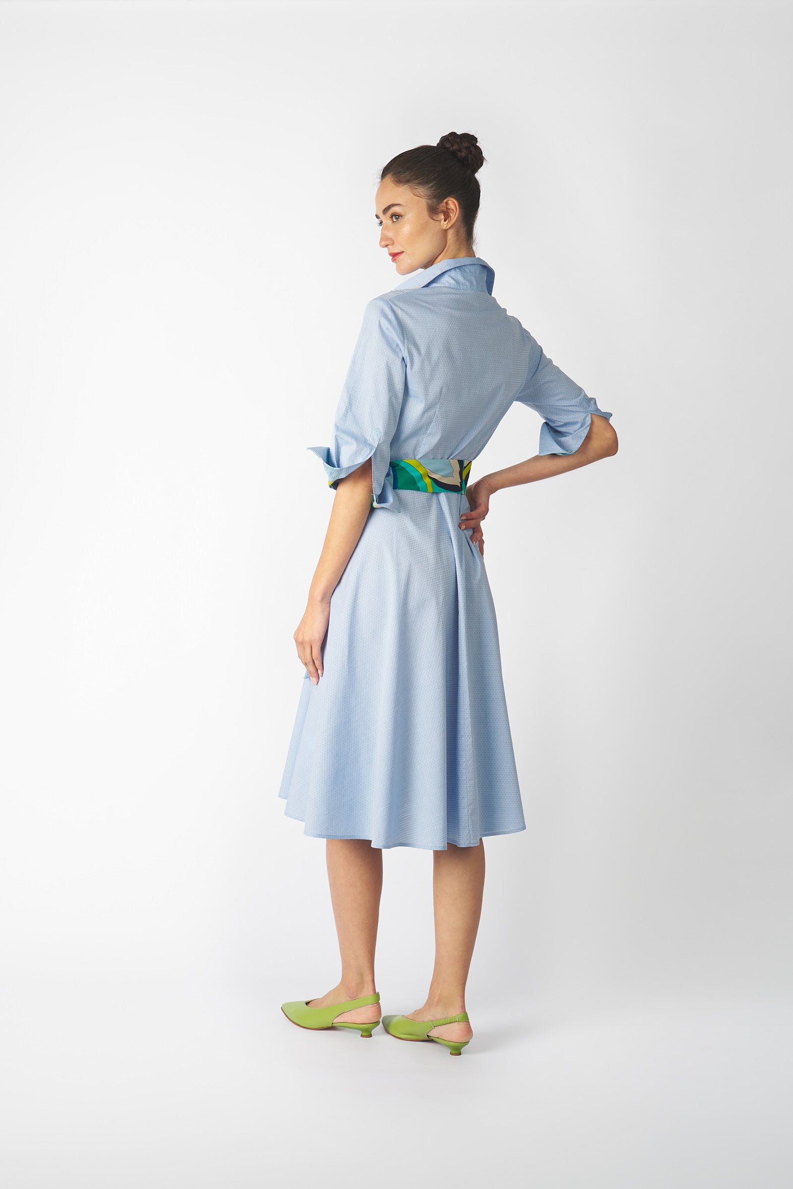 Vestido camisero lazo estampado celeste
